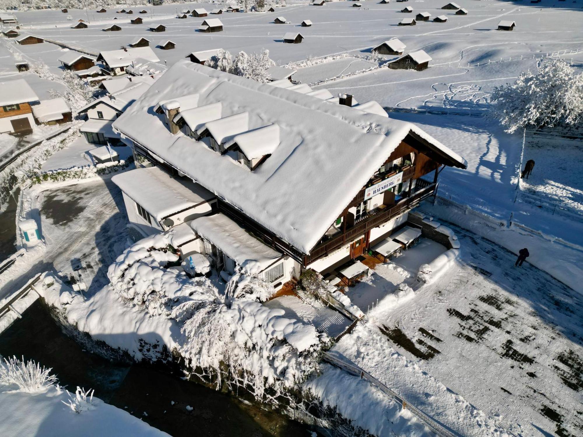 Hotel Restaurant Hausberg جارمش بارتنكيرشن المظهر الخارجي الصورة